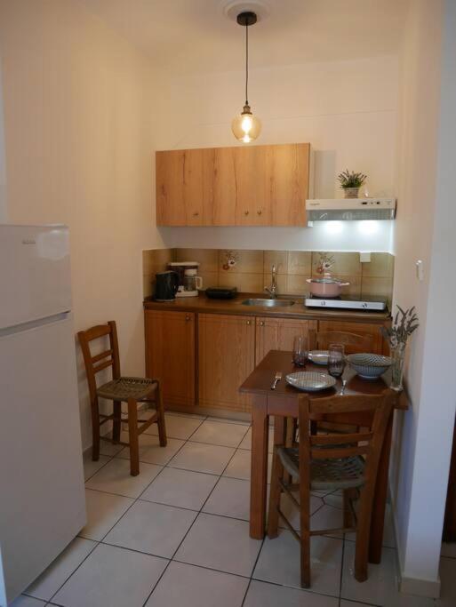 Chrysoula'S Welcoming Triple Room With Yard Monemvasziá Kültér fotó